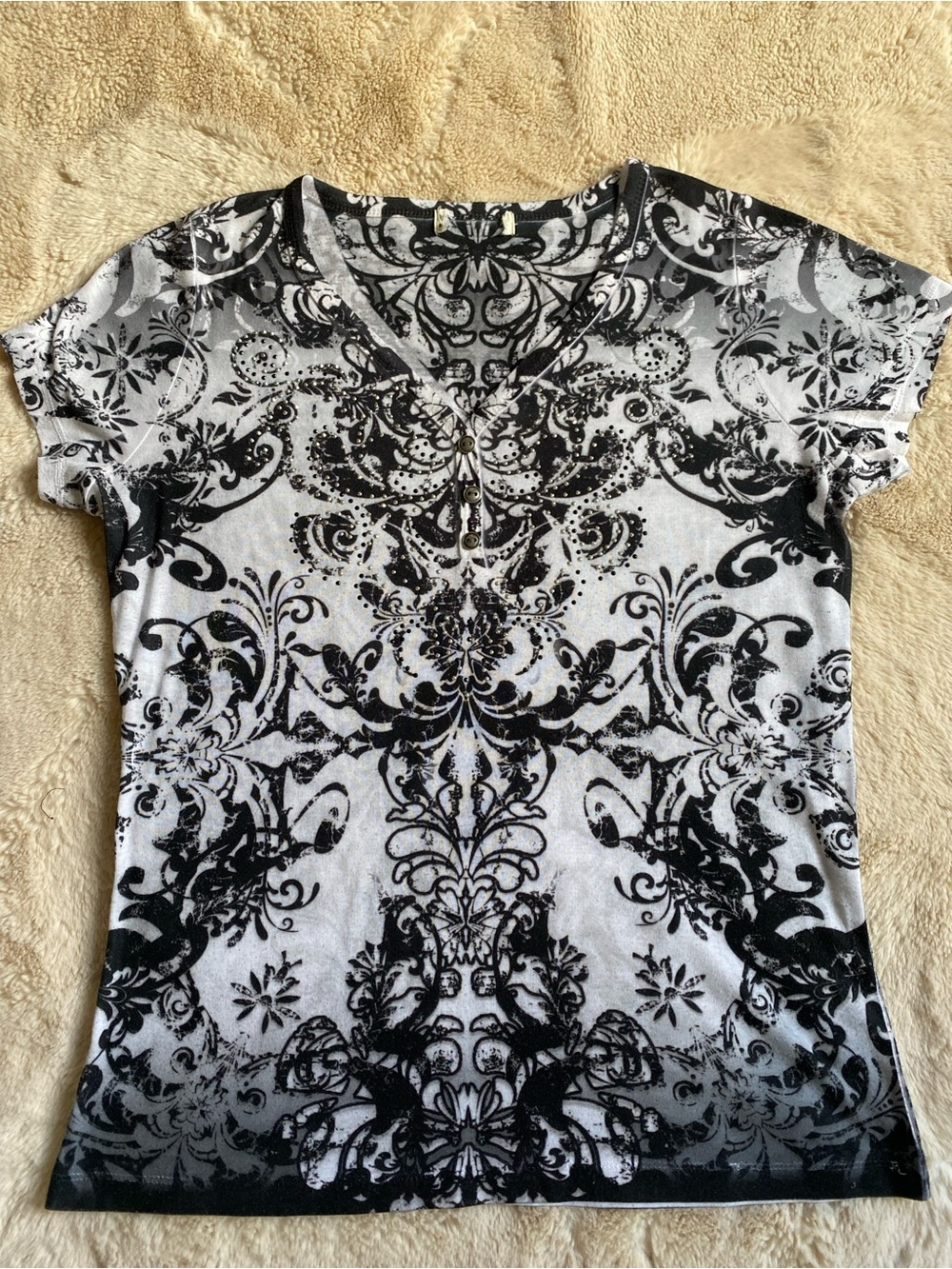 Black & White V-Neck Floral Scroll Tee